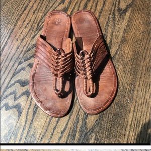 Frye thong sandals size 71/2